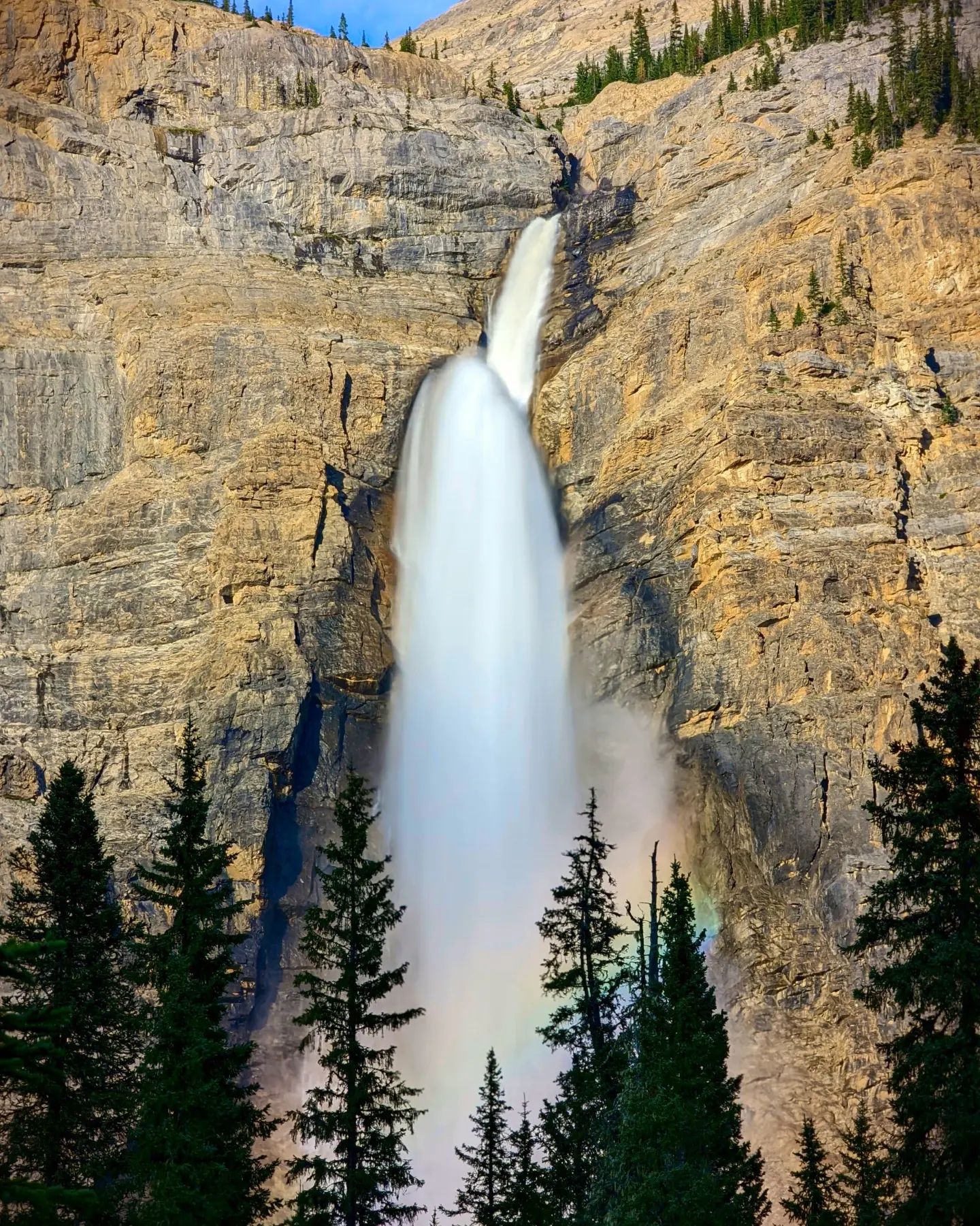 photo by _.kannan.__ caption reads: Beauty it is 🌈🌦️

#nature #canada #travel #travelphotography #rainbow #canadianmallus #canadianmallus🇨🇦 #yohonationalpark #yoho #takkakawfalls.

#madeincanada.

All rights reserved ©